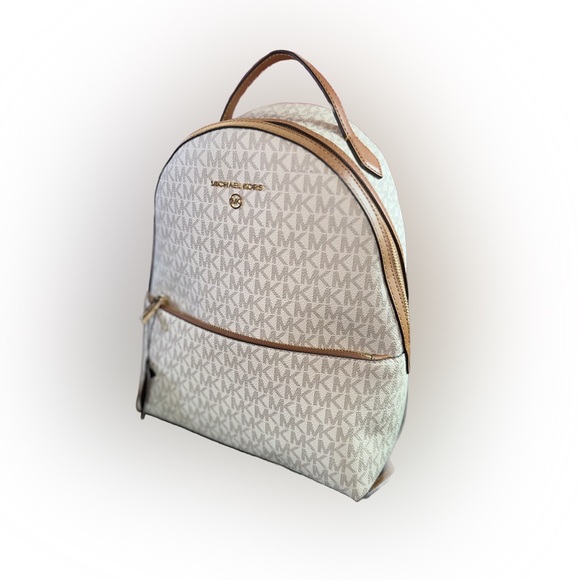 **SOLD**NWOT Michael Kors Signature Valerie Medium Backpack. - Picture 4 of 15